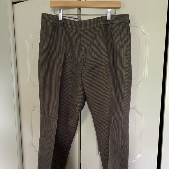 Banana Republic men’s linen pants.